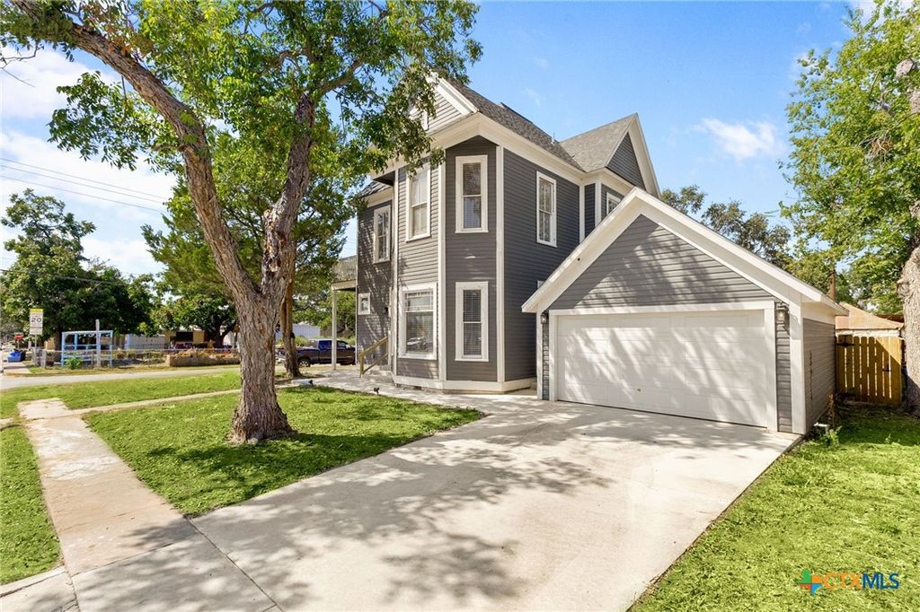 400 N Bowie Street, Seguin, TX 78155
