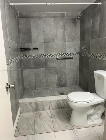 830 NE 199th St 102A, Miami, FL 33179