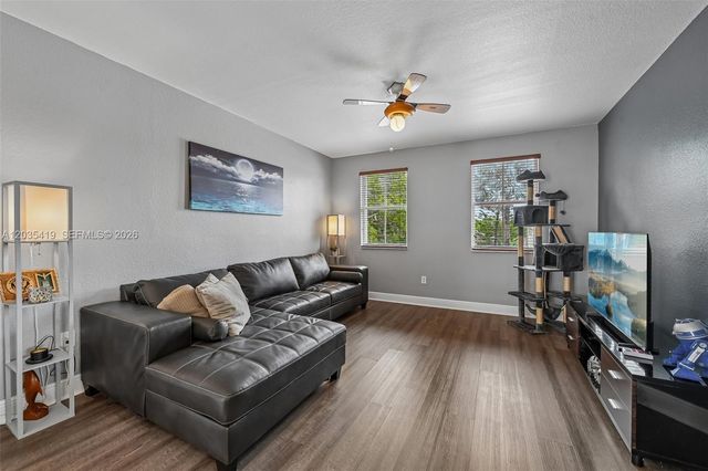 18159 NW 90th Avenue, Hialeah, FL 33018