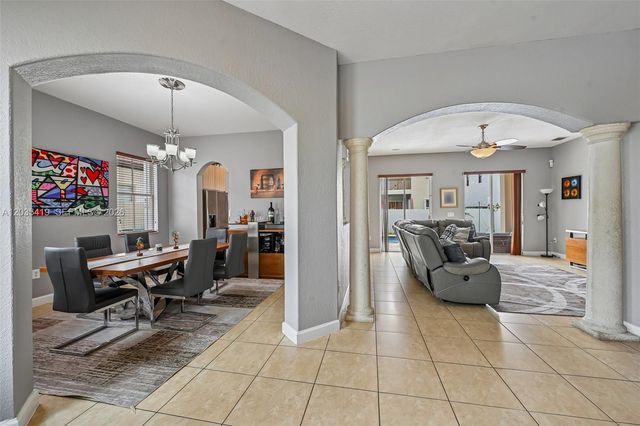 18159 NW 90th Avenue, Hialeah, FL 33018