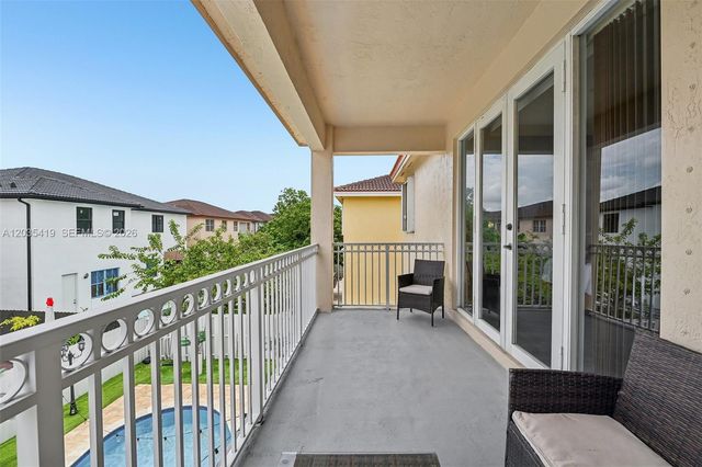 18159 NW 90th Avenue, Hialeah, FL 33018