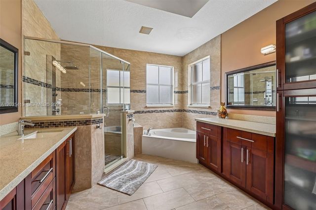 18159 NW 90th Avenue, Hialeah, FL 33018