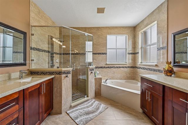 18159 NW 90th Avenue, Hialeah, FL 33018