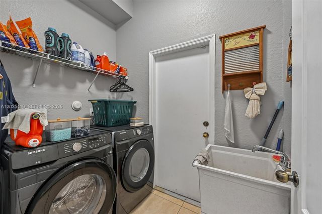 18159 NW 90th Avenue, Hialeah, FL 33018