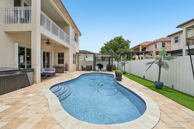 18159 NW 90th Avenue, Hialeah, FL 33018