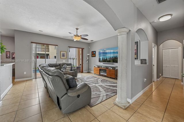 18159 NW 90th Avenue, Hialeah, FL 33018
