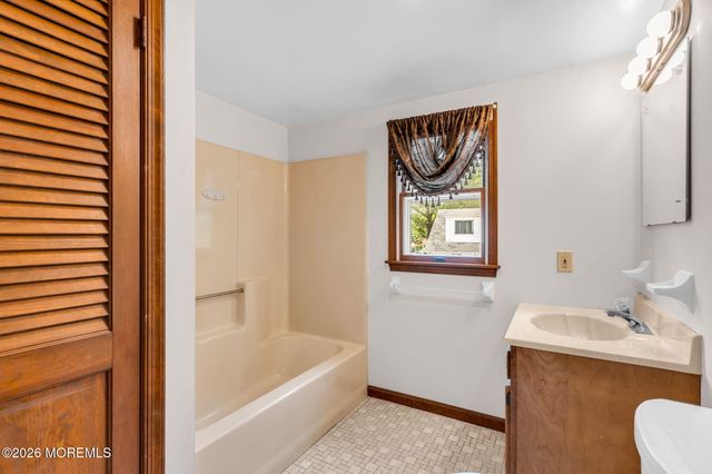 408 Ensign Avenue, Beachwood, NJ 08722