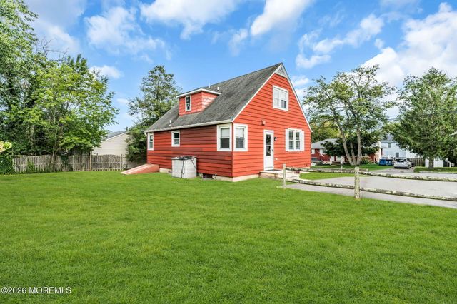 408 Ensign Avenue, Beachwood, NJ 08722