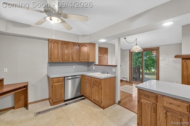 1352 Catherines Way, Howell, MI 48843