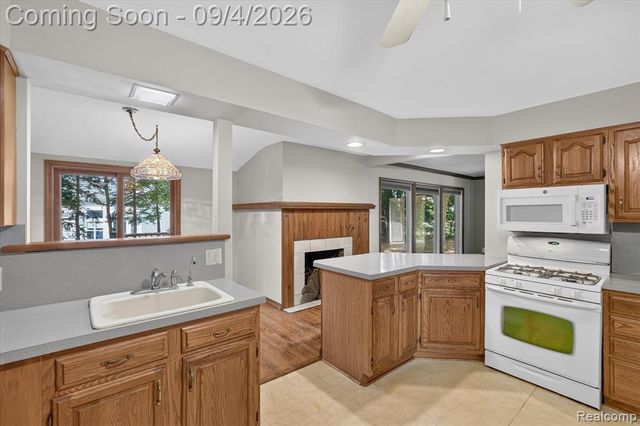 1352 Catherines Way, Howell, MI 48843