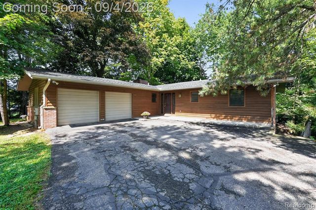 1352 Catherines Way, Howell, MI 48843