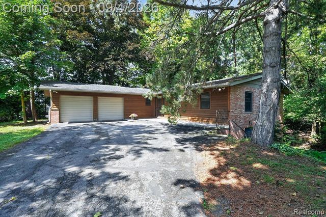 1352 Catherines Way, Howell, MI 48843