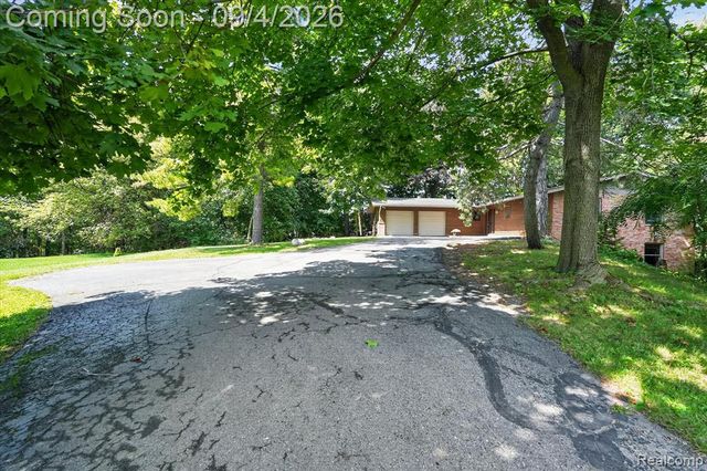 1352 Catherines Way, Howell, MI 48843