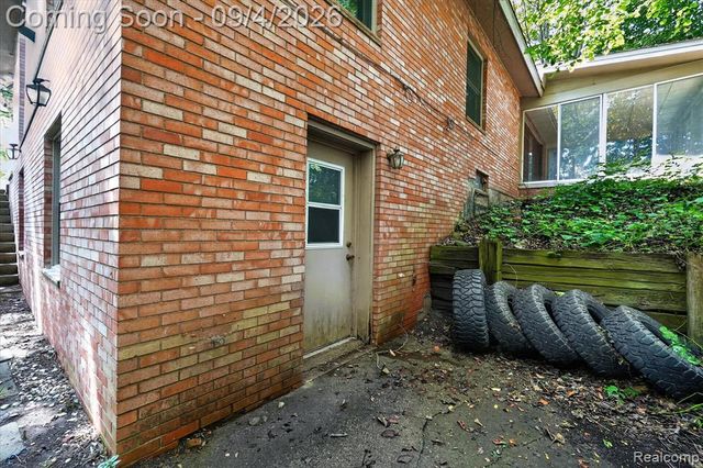 1352 Catherines Way, Howell, MI 48843