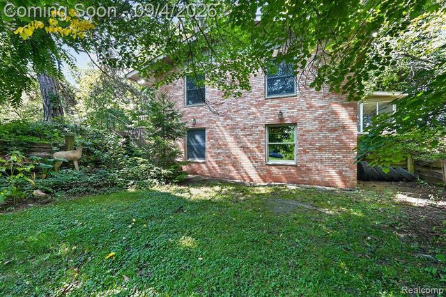 1352 Catherines Way, Howell, MI 48843