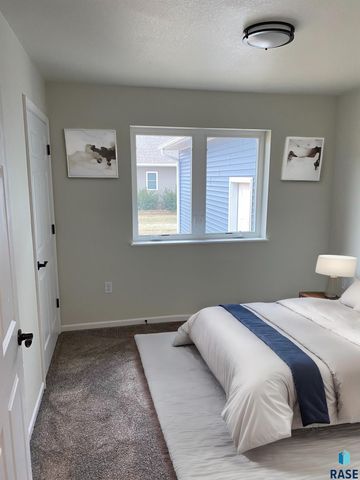 1303 N Garfield Ave Avenue, Sioux Falls, SD 57104