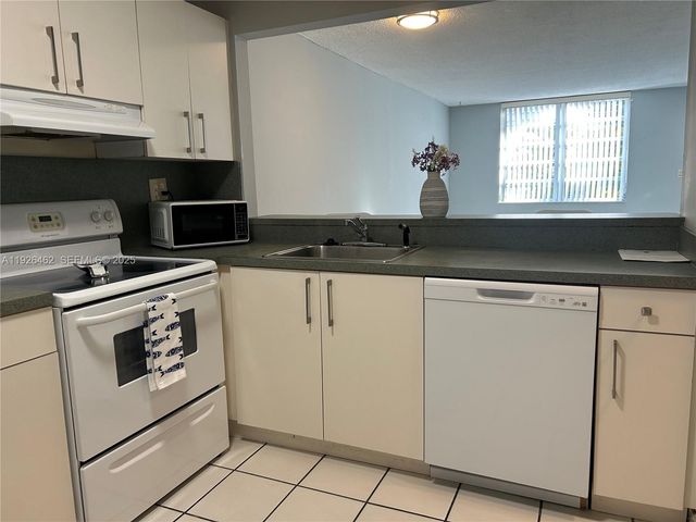 1250 NE 125th St 208C, North Miami, FL 33161