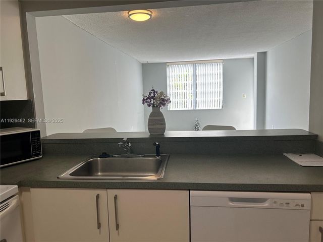 1250 NE 125th St 208C, North Miami, FL 33161