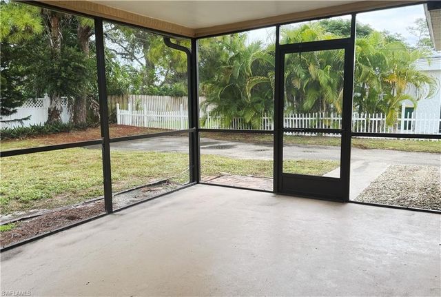 757 95th AVE N, Naples, FL 34108