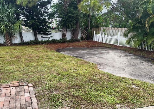 757 95th AVE N, Naples, FL 34108