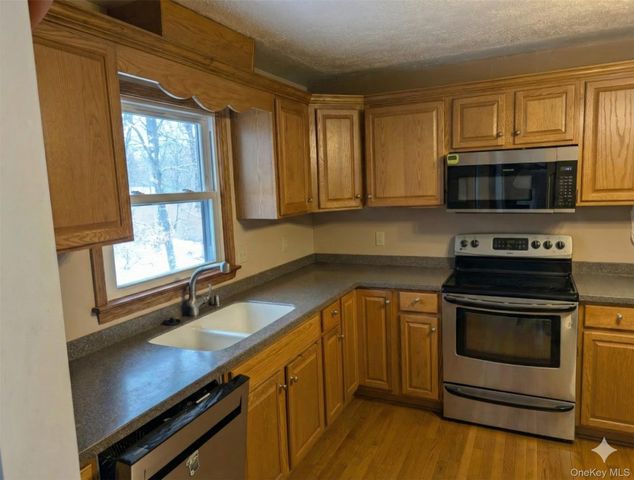 7 Brookland Farms Road, Poughkeepsie, NY 12601