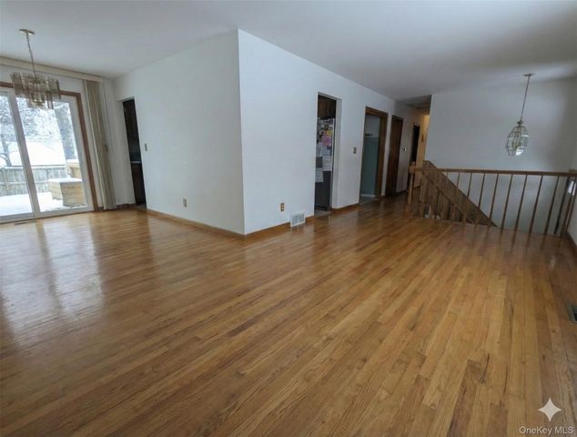 7 Brookland Farms Road, Poughkeepsie, NY 12601