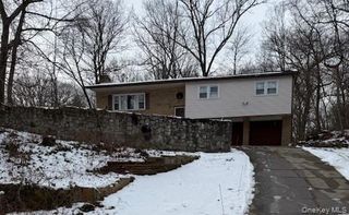 7 Brookland Farms Road, Poughkeepsie, NY 12601