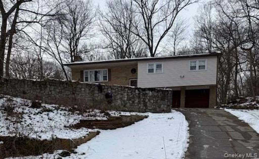 7 Brookland Farms Road, Poughkeepsie, NY 12601