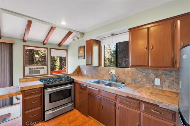 739 Lake Drive, Lake Arrowhead, CA 92385