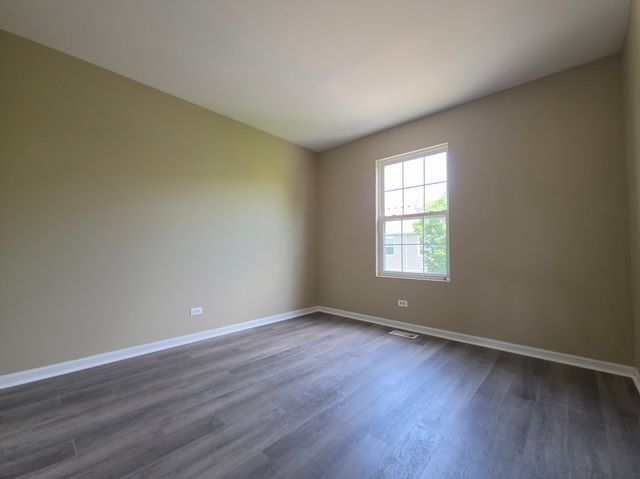207 Springbrook Trail S, Oswego, IL 60543
