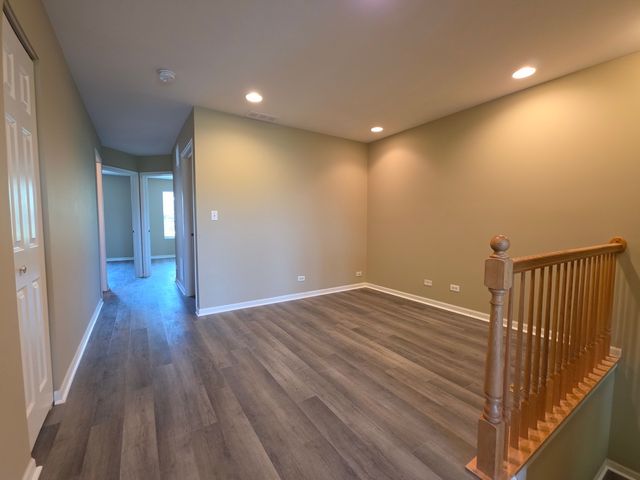 207 Springbrook Trail S, Oswego, IL 60543