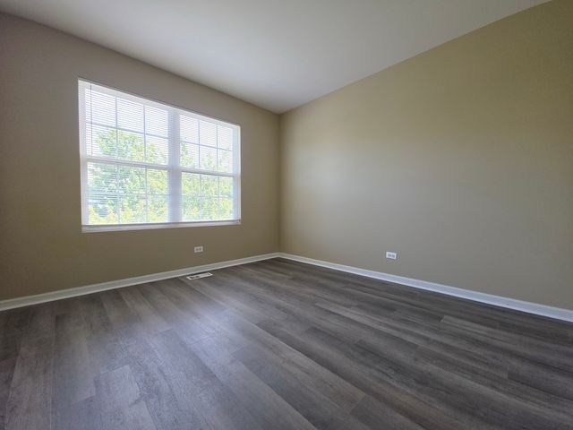 207 Springbrook Trail S, Oswego, IL 60543
