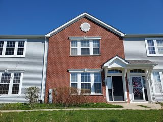 207 Springbrook Trail S, Oswego, IL 60543