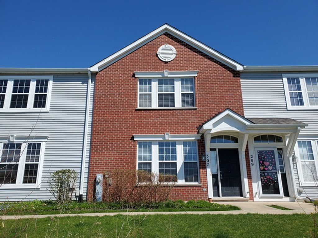 207 Springbrook Trail S, Oswego, IL 60543