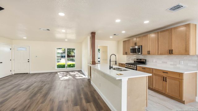 6335 Marrogot Run, San Antonio, TX 78233