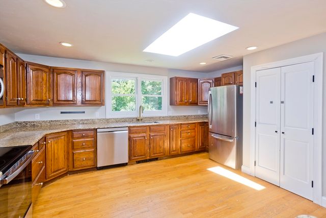37 Cooper Rd, Northbridge, MA 01534