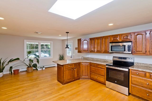 37 Cooper Rd, Northbridge, MA 01534