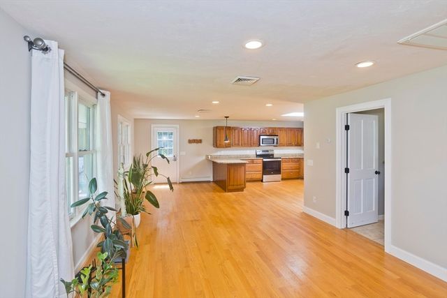 37 Cooper Rd, Northbridge, MA 01534