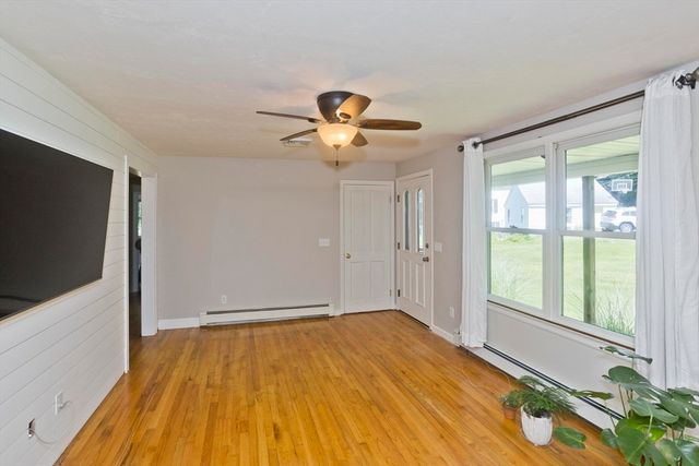 37 Cooper Rd, Northbridge, MA 01534