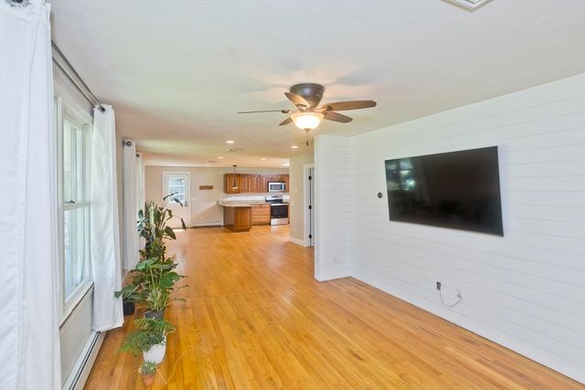 37 Cooper Rd, Northbridge, MA 01534