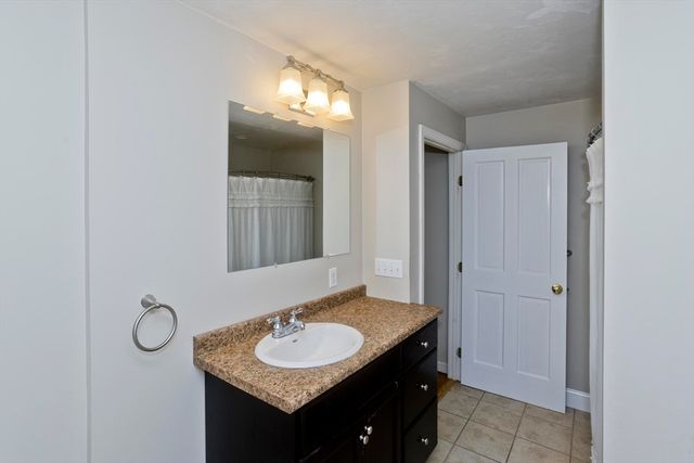 37 Cooper Rd, Northbridge, MA 01534