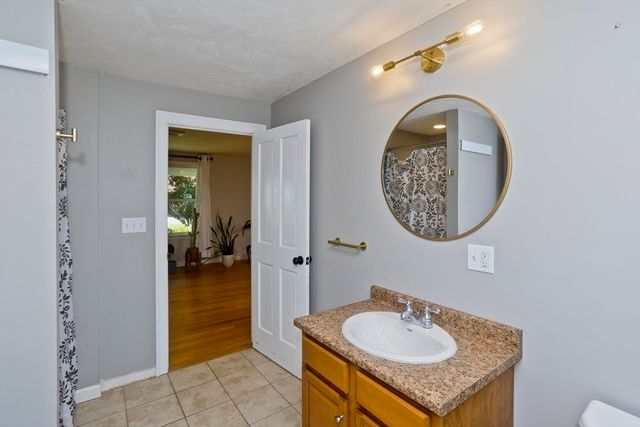 37 Cooper Rd, Northbridge, MA 01534
