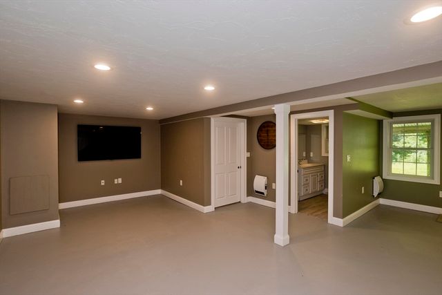 37 Cooper Rd, Northbridge, MA 01534
