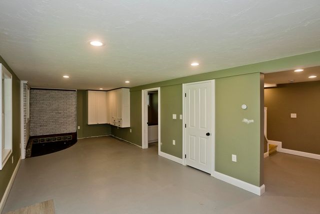 37 Cooper Rd, Northbridge, MA 01534