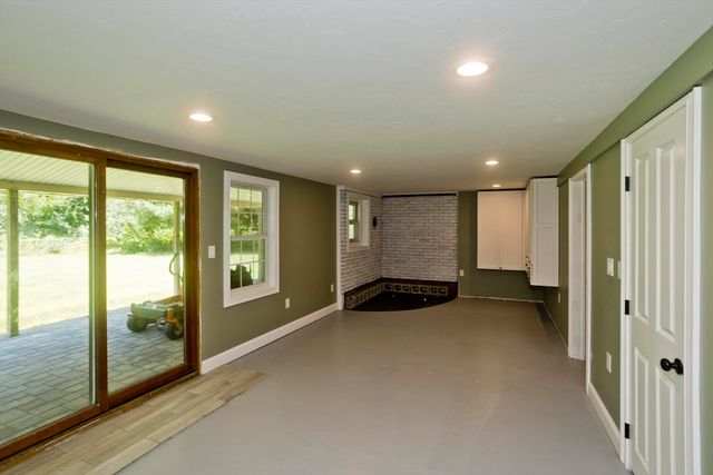 37 Cooper Rd, Northbridge, MA 01534