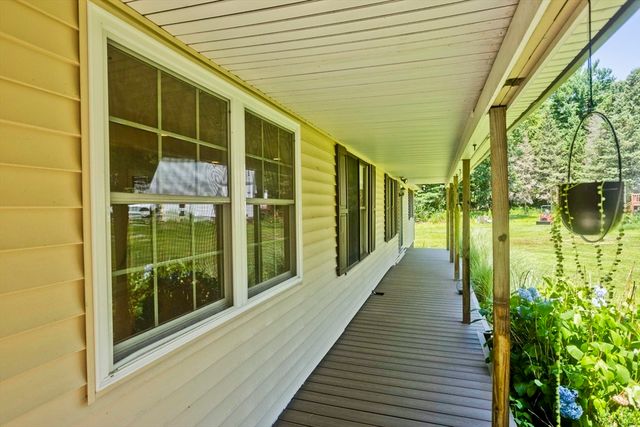 37 Cooper Rd, Northbridge, MA 01534