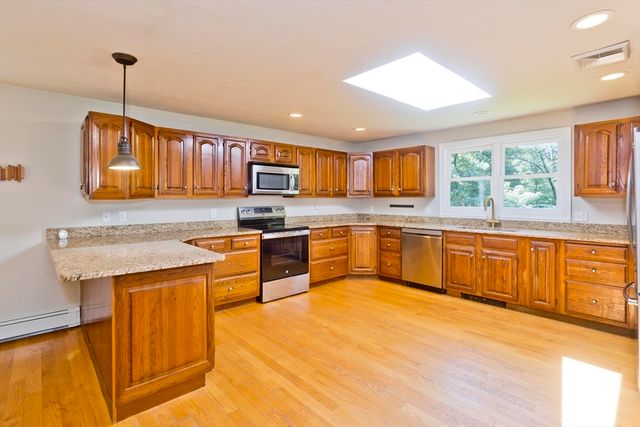37 Cooper Rd, Northbridge, MA 01534