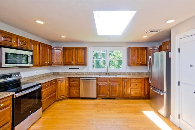 37 Cooper Rd, Northbridge, MA 01534
