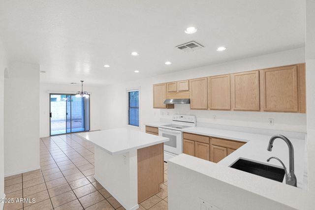 8842 E PORTOBELLO Avenue, Mesa, AZ 85212