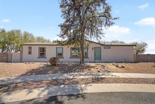 6587 W Golden Rain Drive, Tucson, AZ 85757